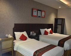 Hotel Dfresh Guest House And Resto (Malang, Indonesia)