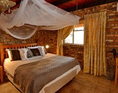 Hotel Tshukudu Game Lodge (Hoedspruit, South Africa)