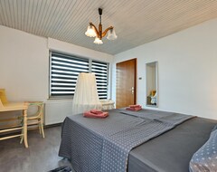 Toàn bộ căn nhà/căn hộ 1 Bedroom Accommodation In Sandrovac (Šandrovac, Croatia)