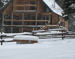 Koko talo/asunto Cozy All Season Family Cabin (Logan Lake, Kanada)