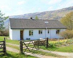 Entire House / Apartment Quiet Location With Stunning Views, Sleeps 8, Pet Friendly, Free Wi-fi (Cairndow, United Kingdom)