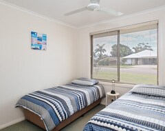 Toàn bộ căn nhà/căn hộ Happy Tails , 55 Pantowora Street - Pet Friendly, Air Conditioned (Corlette, Úc)