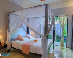 Koko talo/asunto Luxurious & Tranquil Beachfront Private Villa With Private Pool (Kubutambahan, Indonesia)