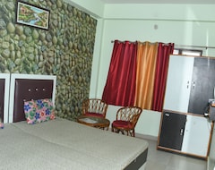 Khách sạn Adb Rooms Hotel Mountain View & Roof Top Restaurant (Gangolihat, Ấn Độ)