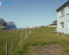 Hele huset/lejligheden Sea And Mountain View / Scenic Village / 2-br House (Viðareiði, Færøerne)