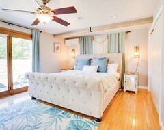 Casa/apartamento entero Tranquil Hampton House With Private Heated Pool, Hot Tub, And Coastal Finishes (Hampton, EE. UU.)