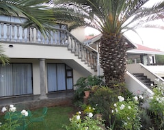 Khách sạn Homestead Lake Cottage (Benoni, Nam Phi)