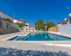Tüm Ev/Apart Daire Stunning Villa With Private Pool, 3 Mins Walk To Beach! (new To Rental Market) (Sant Lluis, İspanya)