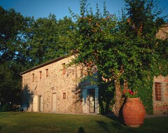 Toàn bộ căn nhà/căn hộ Country House Surrounded By Greenery, 6 Rooms, Heated Pool (Castel Focognano, Ý)