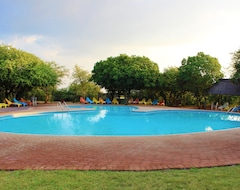 Khách sạn Monateng Safari Lodge (Cullinan, Nam Phi)