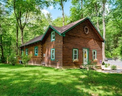 Koko talo/asunto Cabin By The Creek (Bridgewater, Amerikan Yhdysvallat)
