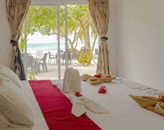 Hotel Crown Beach  Maldives (Dhiffushi, Maldiverne)