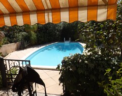 Koko talo/asunto Villa & Piscine / Jardin 400 M²/ 3 Chambres/proche Plages/rés Tourisme 3 étoiles (Carqueiranne, Ranska)