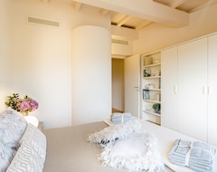 Toàn bộ căn nhà/căn hộ Modern Spacious 2 Bedrooms Apartment With Terrace And Elevator (Lucca, Ý)