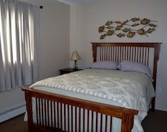 Entire House / Apartment Clean, Quiet And Professionally Decorated. Close To All Amenities. (Kodiak, USA)
