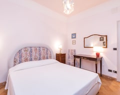 Toàn bộ căn nhà/căn hộ Borgo Colle Ridente 13 Sleeps, Villa With Private Pool At Exclusive Use (Camerino, Ý)