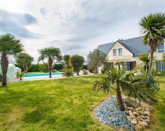 Toàn bộ căn nhà/căn hộ Crucano Palm Groves, The House Itself Has A Heated Swimming Pool For 10 People (Plouharnel, Pháp)
