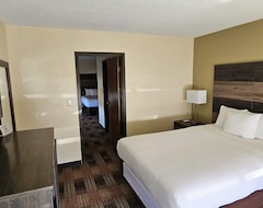 Khách sạn Americas Best Value Inn And Suites (Janesville, Hoa Kỳ)
