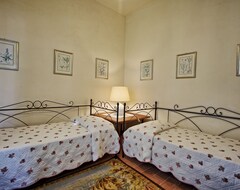 Hele huset/lejligheden Villa In Corazzano With 4 Bedrooms Sleeps 10 (San Miniato, Italien)