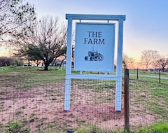 Koko talo/asunto Farm Stay - Beautiful Farm On 6 Acres - Baby Goats And Cows (Aubrey, Amerikan Yhdysvallat)