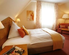 Khách sạn Hotel Zur Linde (Hanau, Đức)