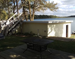 Entire House / Apartment Vintage Upper Cormorant Lake Cabin With Pontoon (Lake Park, USA)
