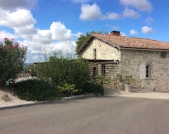 Toàn bộ căn nhà/căn hộ Stone House With Pool (Clermont-Dessous, Pháp)