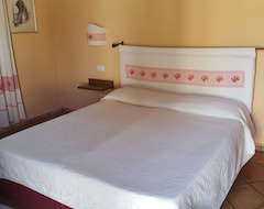 Khách sạn Santa Maria Resort (Orosei, Ý)