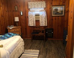 Entire House / Apartment Unplug (literally Leave Electronics Behind) At A 1920s Country Cottage (Climax, USA)