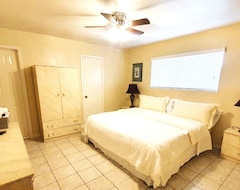 Cijela kuća/apartman Cozy 1 Story Home Near Beltway Sleeps 12-16 (South Houston, Sjedinjene Američke Države)