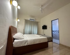 Khách sạn Hotel Sandesh Palace (Lonavala, Ấn Độ)
