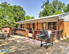 Entire House / Apartment Cozy Pet-friendly Cabin With Designated Boat Slip! (Greers Ferry, USA)
