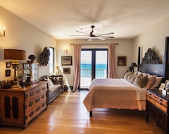 Toàn bộ căn nhà/căn hộ 5 Bedroom Villa With Pool In Stunning Clifftop Location Next To Gorgeous Beach (West End, British Virgin Islands)