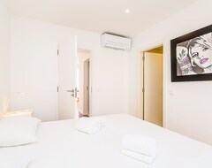 بيت/شقة A Beautifully Refurbished Two Bed Duplex With Perfect Views To The Marina (فيلامورا, البرتغال)