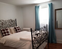 Cijela kuća/apartman Rivendell Is A Historic Home With A Renovated Second Floor Apartment (Lake Forest, Sjedinjene Američke Države)