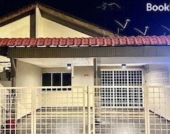 Koko talo/asunto V Lodge (Kuantan, Malesia)