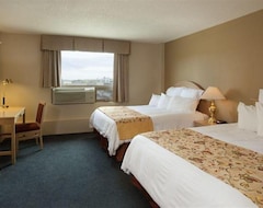 Nomad Hotel & Suites (Fort McMurray, Canada)
