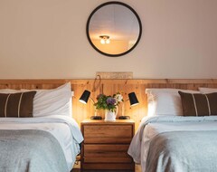 Hotel Barefoot Villas (room 4 Cedar) (Christina Lake, Kanada)