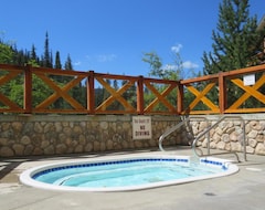 Khách sạn Fireside Lodge #413 By Bear Country (Sun Peaks, Canada)