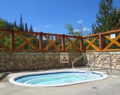 Hotel Fireside Lodge #413 By Bear Country (Sun Peaks, Canada)