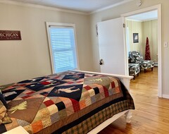 Casa/apartamento entero Couples Getaway Destination In The Heart Of Downtown Saugatuck (Saugatuck, EE. UU.)