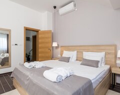 Cijela kuća/apartman 4 Bedroom Accommodation In Udbina (Udbina, Hrvatska)
