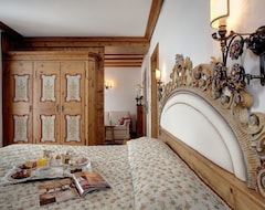 Khách sạn Hotel Cortina (Cortina d'Ampezzo, Ý)