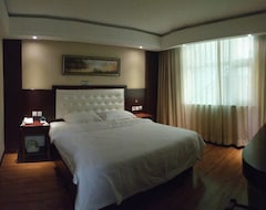 GreenTree Inn Henan Puyang Jingkai Avenue Wuyi Road Business Hotel (Puyang, China)