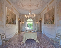Koko talo/asunto Villa Verecondi Scortecci (Colle Umberto, Italia)