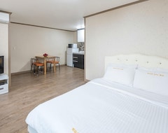 Hotel Geoje How Are You Pension (Geoje, Sydkorea)
