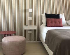 Khách sạn Hotel Alexander (Numana, Ý)