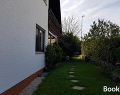 Toàn bộ căn nhà/căn hộ Beautiful 3 Rooms Apartment, With Free Wifi & Balcony (Heßdorf, Đức)