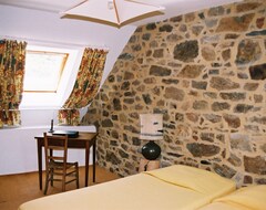 Toàn bộ căn nhà/căn hộ Cottage near the sea and can accommodate 11 people (Argol, Pháp)