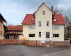 Toàn bộ căn nhà/căn hộ Idyllic Holiday Apartment At The Church Fountain (Urspringen, Đức)